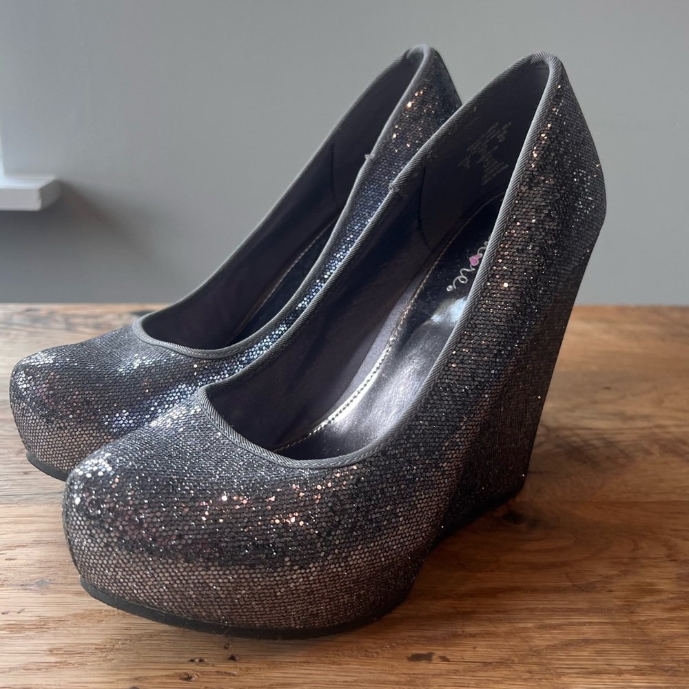 Mi Amore Sparkling Silver Wedges
